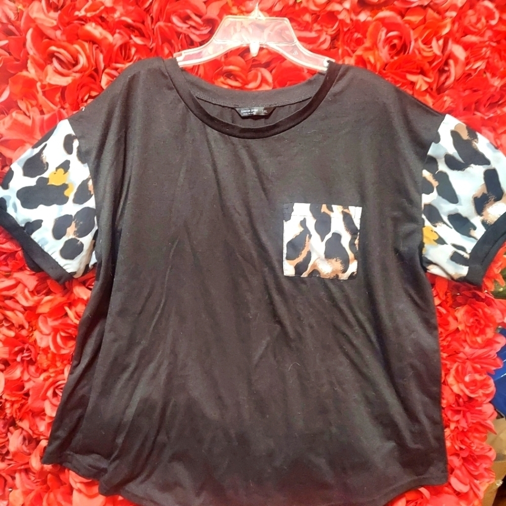 SHEIN Women's 1XL Black Top with Animal Print Detailed Sleeves & Pocket
